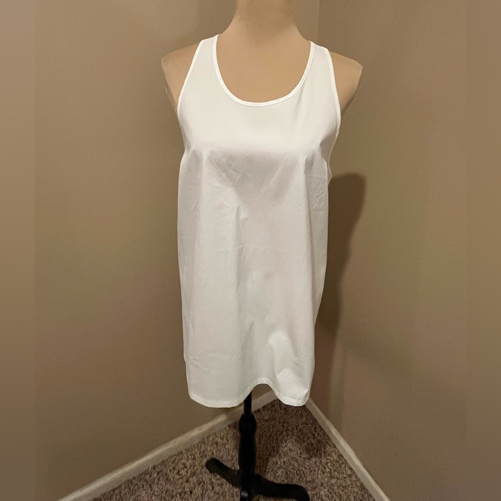 NWT Athleta Sojourn Pleated Pure White Racerback Relaxed Fit Tank, size Large